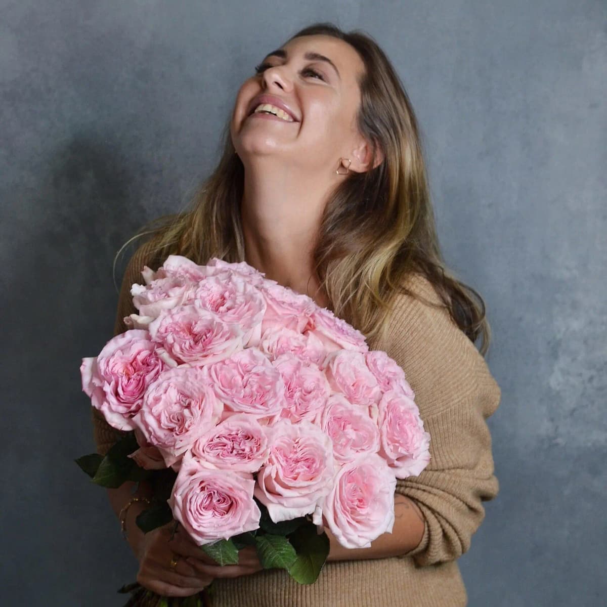 Девушка с букетиком
